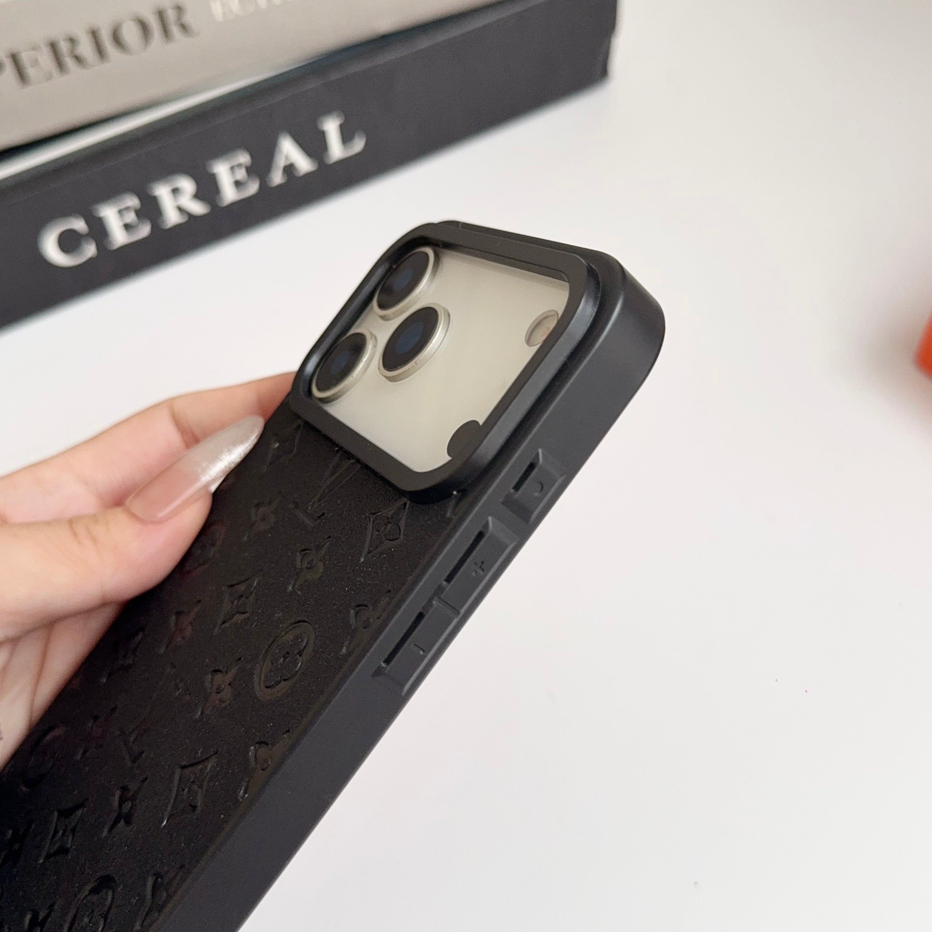 iPhone 17 Pro Max – Slim Clear Phone Case