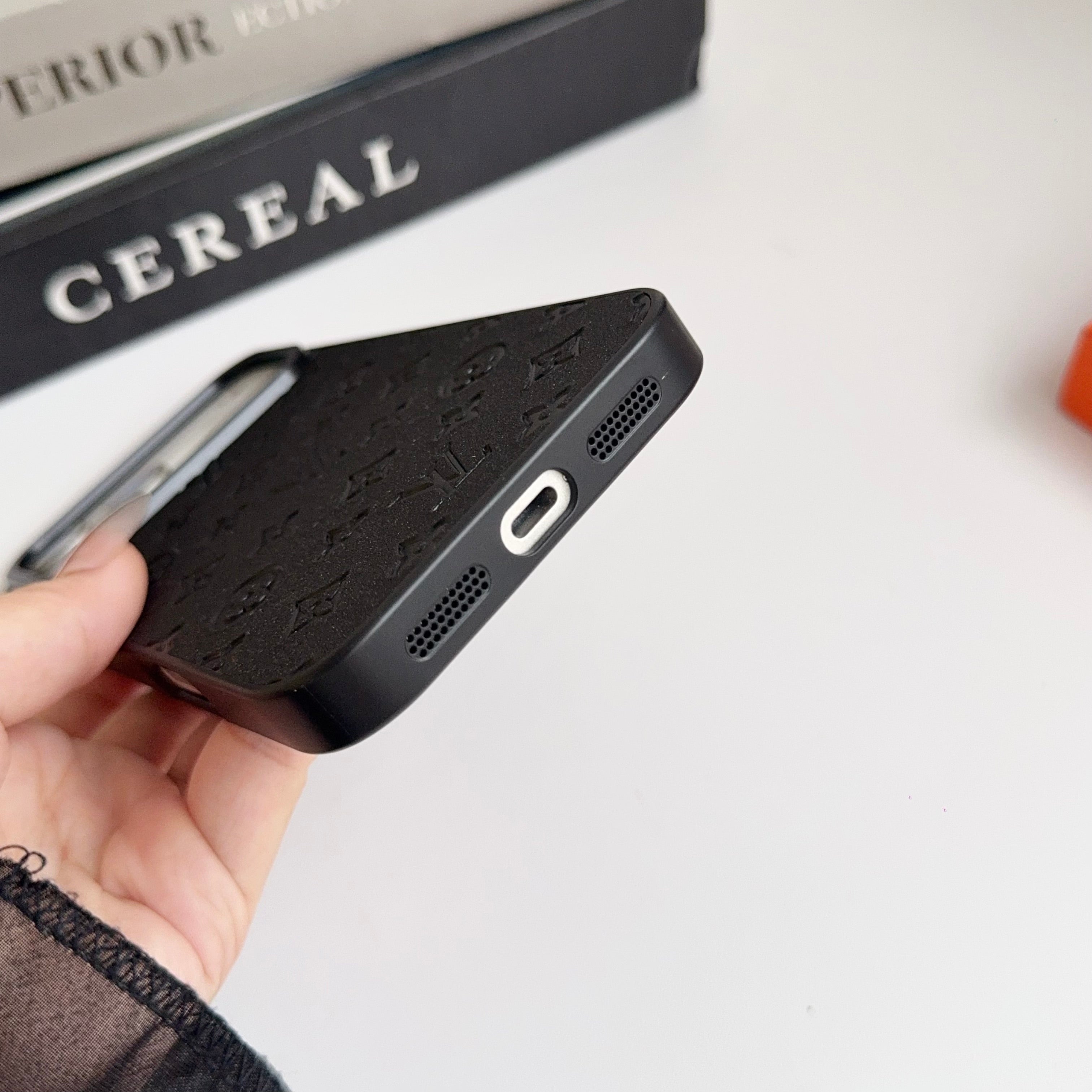 iPhone 17 Pro Max – Slim Clear Phone Case